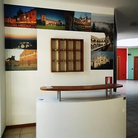 Hostello Adda Hotel *